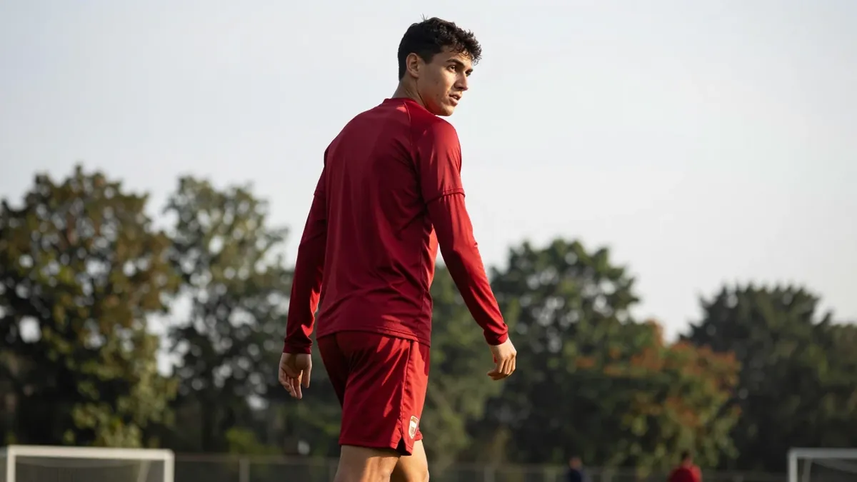 El seleccionador español ha anunciado una lista con cuatro novedades respecto al grupo campeón del mundo, dejando fuera a...